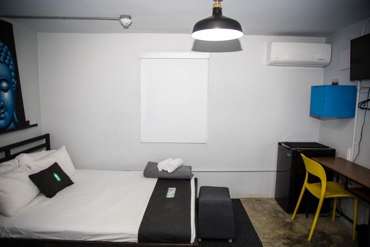 Nomada Urban Beach Hostel- Calle Loiza (Adults Only) 산후안 외부 사진